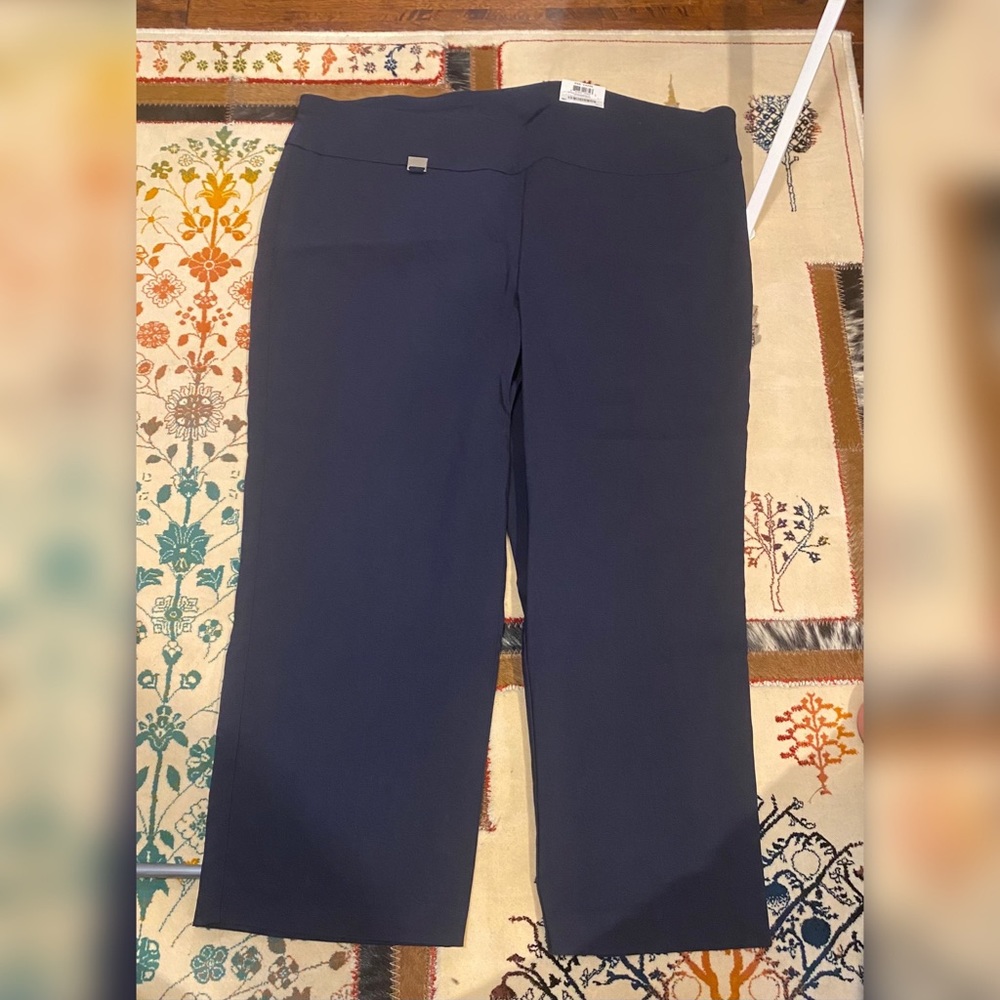 Alfani plus size navy Capri 18W - NWT